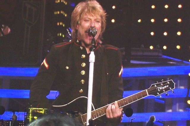 into the echo bon jovi live into the echo bon jovi live