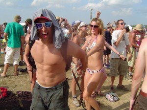 Bonnaroo 2010 - Fans Dancing to John Fogerty