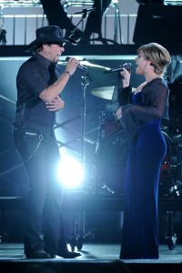 CMA Awards Show - Jason Aldean and Kelly Clarkson