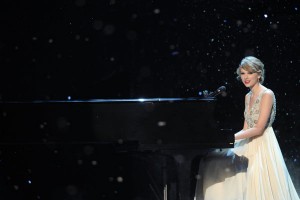 CMA Awards Show - Taylor Swift