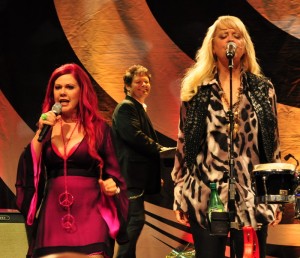 B-52s In Concert - Kate Pierson and Cindy Wilson