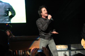 Pat Monahan of Train In Concert