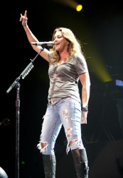 Gretchen Wilson In Concert - Nashville, TN - Photo by www.stageshottz.com