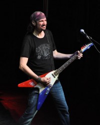 Grand Funk Railroad In Concert - Bruce Kulick 