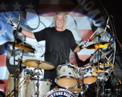 Grand Funk Railroad In Concert - Don Brewer 