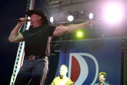 Trace Adkins Performs For Mitt Romney