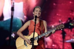 Jewel performs during the 31st Annual Texaco Country Showdown