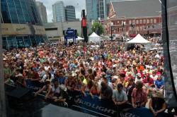 Crowd for Grits and Glamour